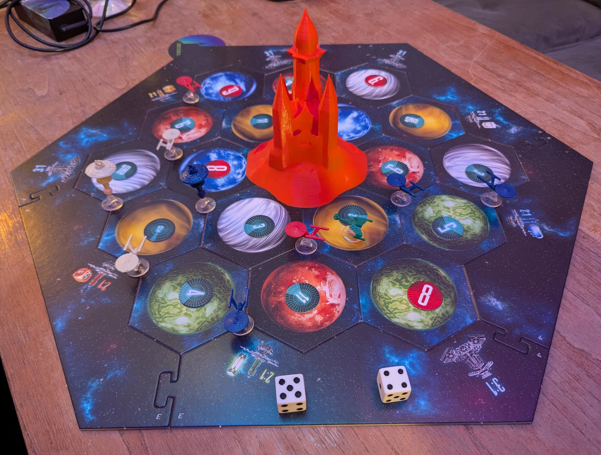 Brettspiel mit einem 3-D gedruckten Datenburg-Turm